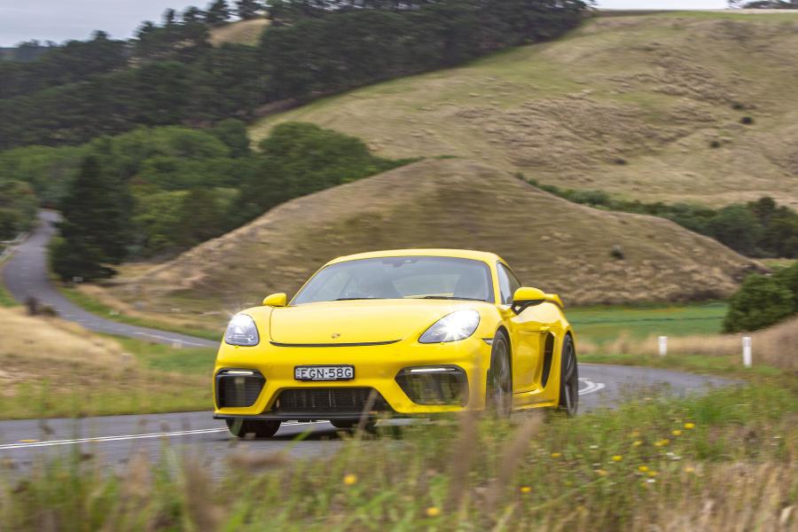  Porsche 718 Cayman GT4 (982C) 2020 года  (AU) (фото 15 из 40)